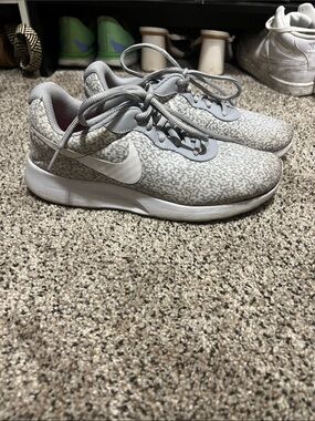 Nike Gray and White Textured Low-Top Trainers